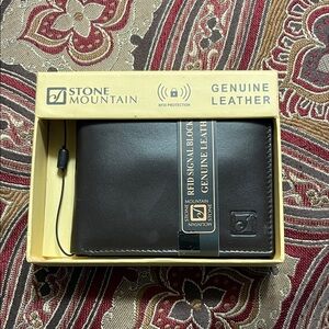 Stone Mountain Accessories Genuine Leather RFID Bifold Wallet - Brown